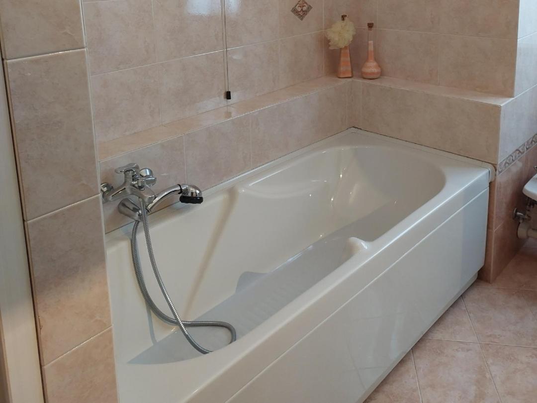 Apartament Casa T.U.A. Sale Marasino Zewnętrze zdjęcie